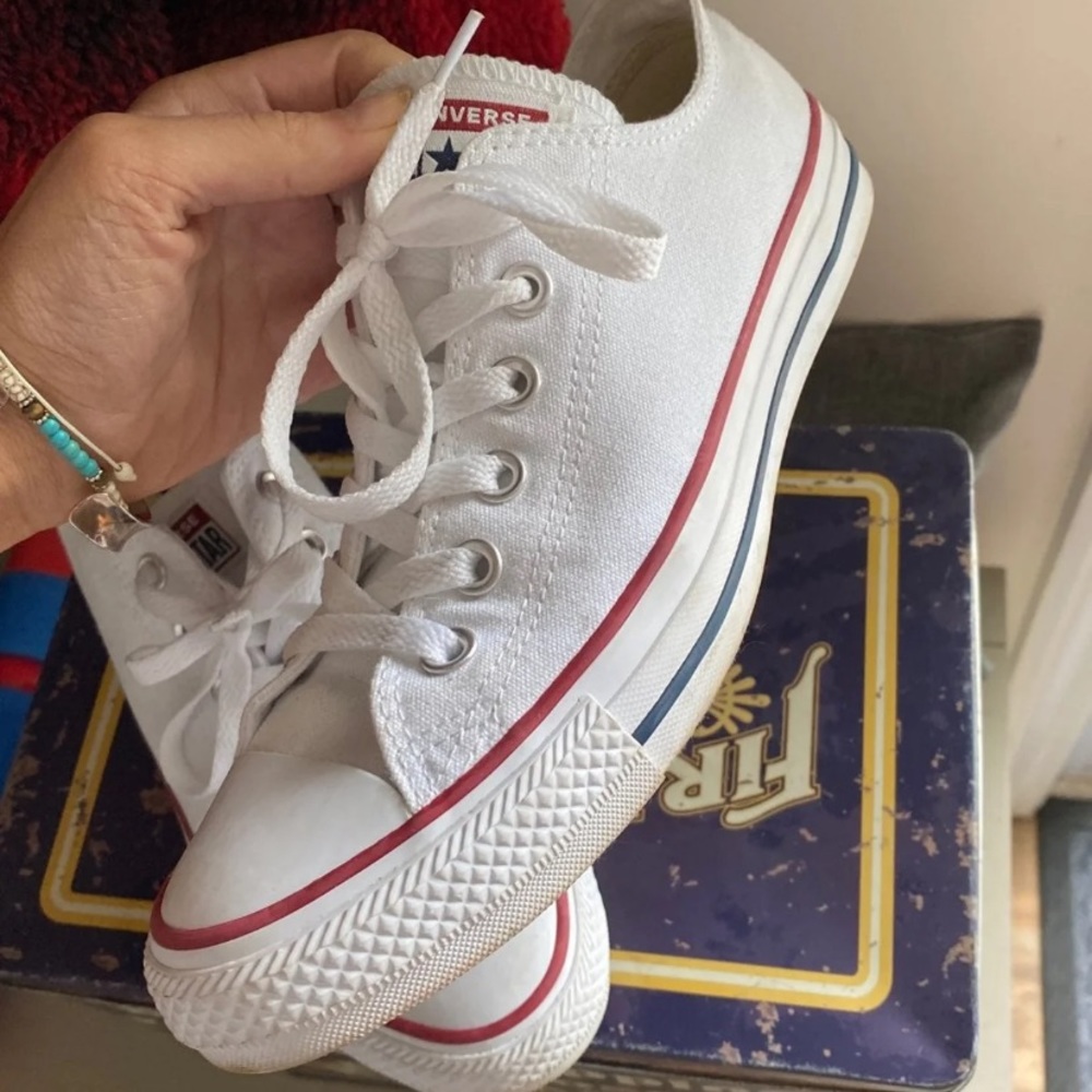 white converse - Picture 2 of 6